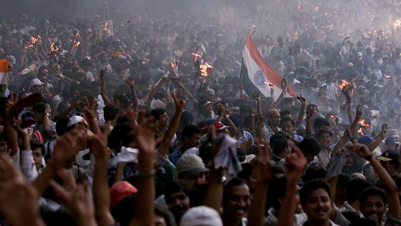 15/03/2001. the crowd savors the moment of glory. Australia v India at Eden Gardens, Calcutta. cricket.
