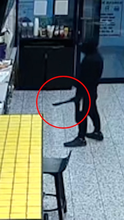 Machete-wielding robber holds up Burger Road restaurant