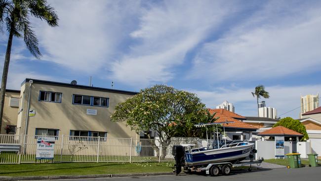 107 and 105 Stanhill Dr at Chevron Island.