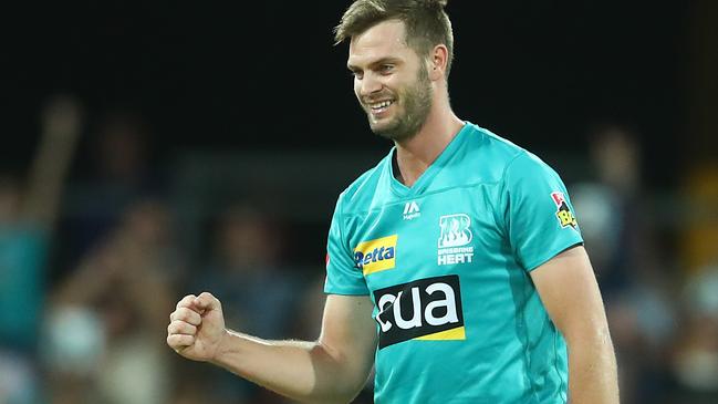 GOLD COAST, AUSTRALIA - JANUARY 07: Mark Steketee of the Heat celebrates after dismissing Glenn Maxwell of the Stars during the Big Bash League match between the Brisbane Heat and the Melbourne Stars at Metricon Stadium, on January 07, 2021, in Gold Coast, Australia. (Photo by Chris Hyde/Getty Images)