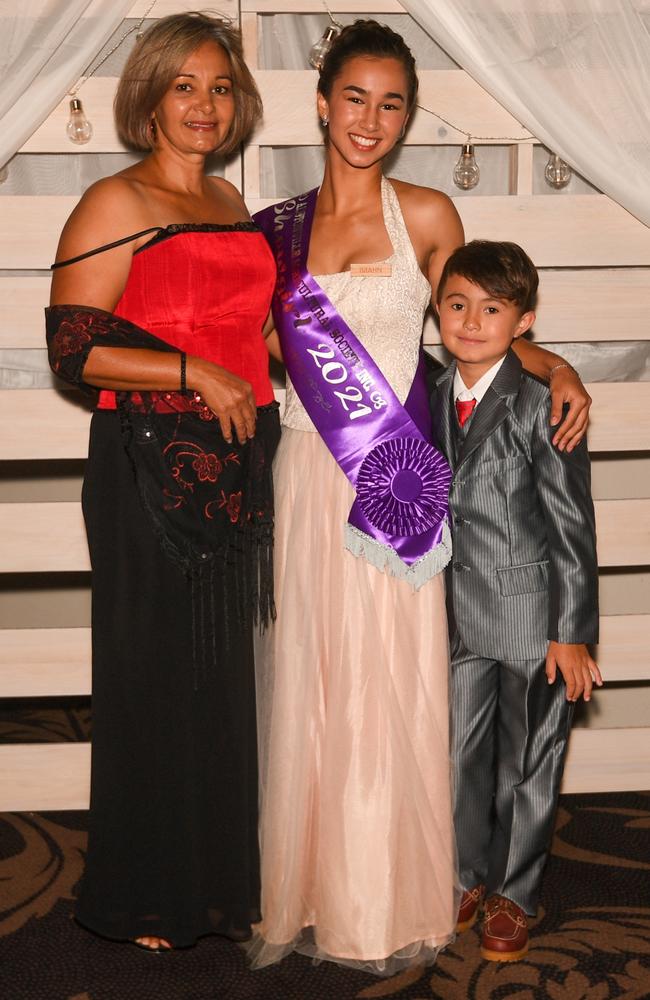 Left: Mrs Antoinette Pholi, daughter Imahn (Alstonville finalist) and brother Kellah Pholi, at the Lismore Workers Club for the zone 1 and 2 Sydney AgShow final.