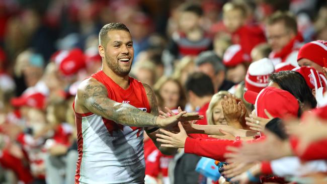 Lance Franklin thanks fans after his bag of 10. (Photo by Cameron Spencer/Getty Images)