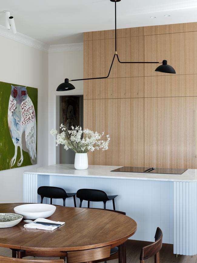 A round dining table neatly divided the kitchen/dining space.