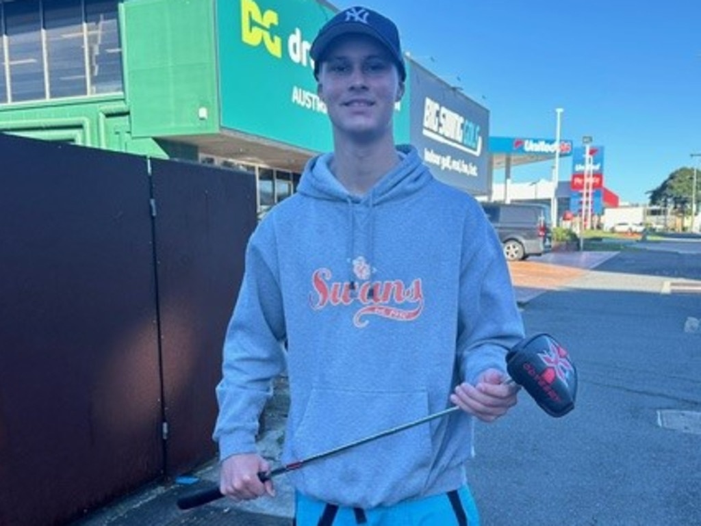 Yeppoon teenager Ollie Miles has bought a set of golf clubs during his leukaemia treatment.
