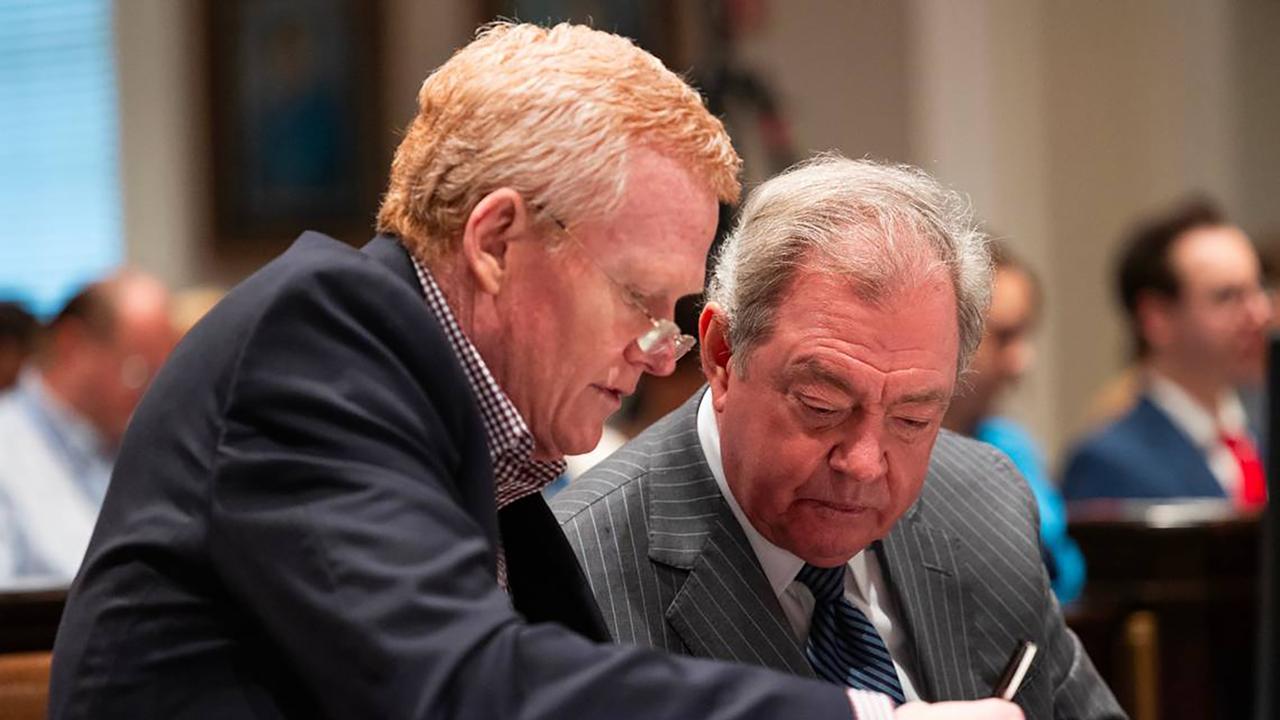 Alex Murdaugh and defence attorney Dick Harpootlian review evidence during his trial. (Joshua Boucher/Pool/The State/Tribune News Service via Getty Images)