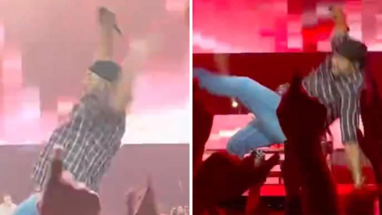 Hit singer suffers major stack mid-show