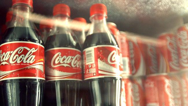 Coca-Cola cans and bottles are seen in a cooler at European Commission headquarters in Brussels, 19/10/2004.