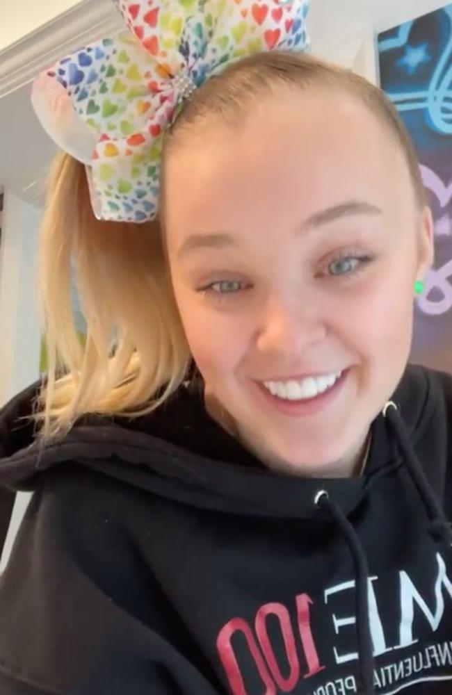 JoJo Siwa appeared to come out to her fans on an Instagram Live.