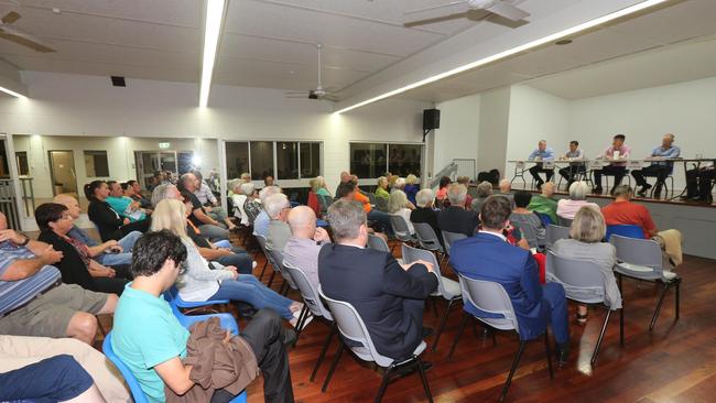 The Paradise Point meeting. Picture: Mike Batterham.