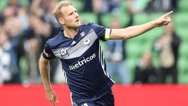 Ola Toivonen celebrates his equaliser for Melbourne Victory against Wellington Phoenix at AAMI Park. Picture: AAP
