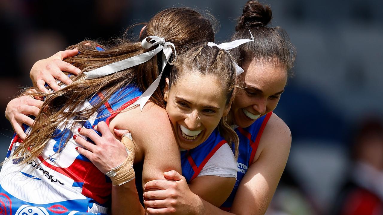 Bulldogs end Saints’ season in AFLW epic