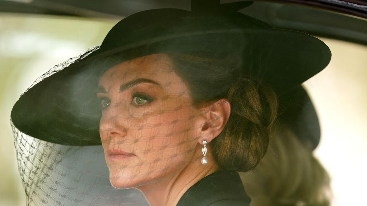 Queen Elizabeth’s funeral: Choice of pearls a mark of royals in ...