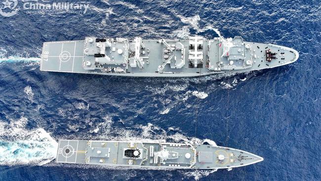 Comprehensive supply ship Weishanhu (Hull 887) and guided-missile frigate Dali (Hull 553) during an emergency supply training exercise on February 1. Picture: eng.chinamil.com.cn/Cai Shengqiu