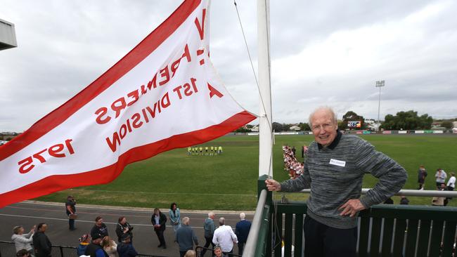Billy Goggin helps to raise the 1975 VFA premiership flag. Picture: Mike Dugdale