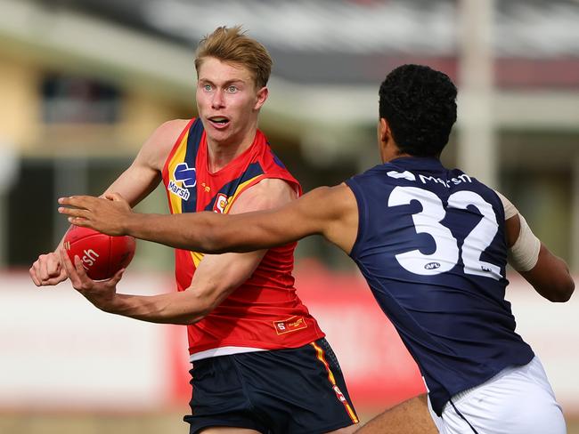 ADELAIDE, AUSTRALIA - June 30: Sid Draper of South Australia and Adrian Cole of Victoria Metro during the 2024 Marsh AFL Championships U18 Boys match between South Australia and Victoria Metro at Alberton Oval on June 30, 2024 in Adelaide, Australia. (Photo by Sarah Reed/AFL Photos via Getty Images)