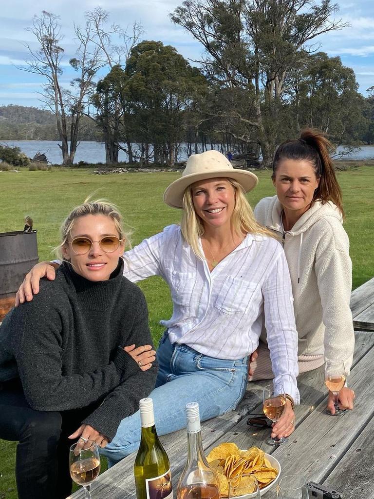 Elsa Pataky and her friends were able to taste some of the local wines.