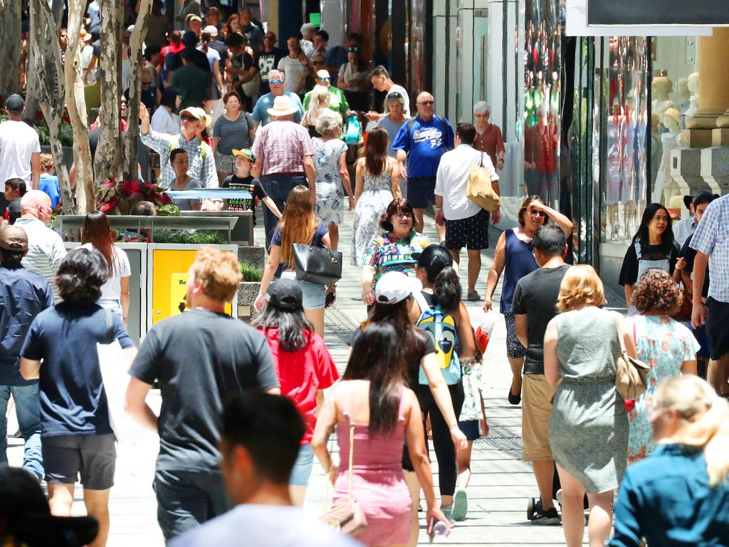 Boxing Day sale shoppers crowd the Queens Street Mall, Brisbane. Photographer: Liam Kidston