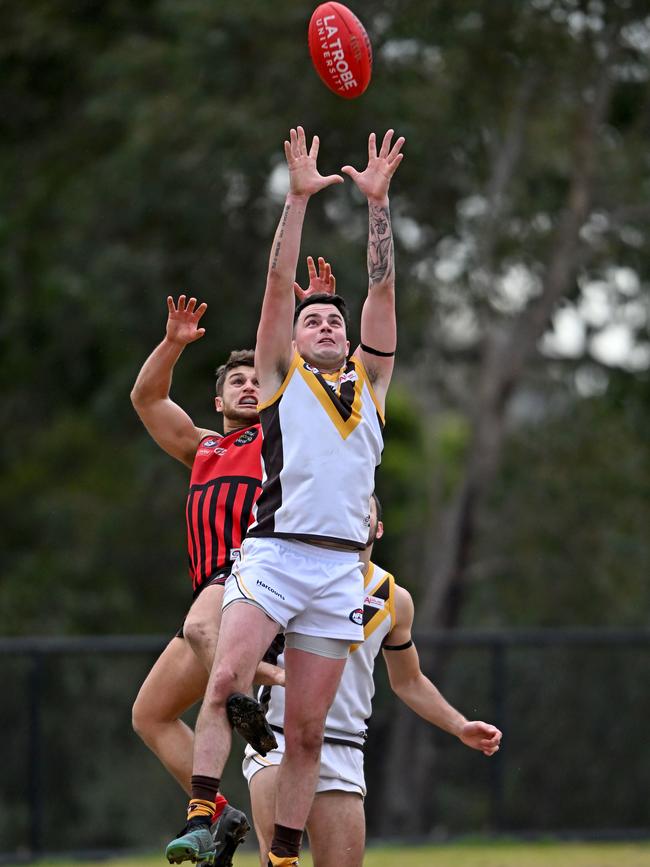 NFL: Thomastown’s Tyla Barrow on the stretch. Picture: Andy Brownbill