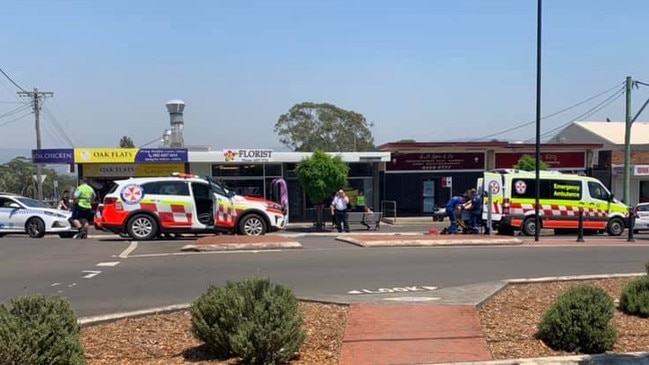 A man in his 60s has been hit by a car at the roundabout between Fisher Street and Central Ave at Oak Flats. Picture: Gail Cady. 