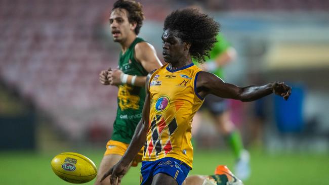 NTFL qualifying final: St Mary's v Wanderers at TIO Stadium. Dray Thompson outruns the a pack. Photograph: Che Chorley