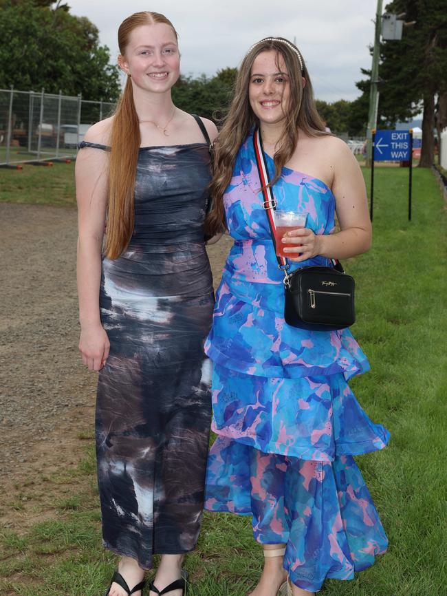 Hope Barendsen and Skylar Williamson attend the Ballarat Cup. Picture: Brendan Beckett