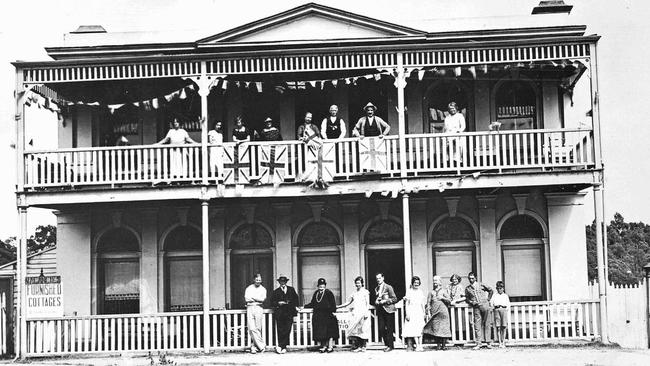 Leggatt's Coach House Hotel, Daylesford, during the gold rush.