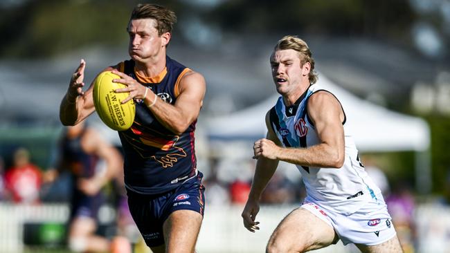 MT BARKER, AUSTRALIA - FEBRUARY 21:Matt Crouch of the Crows in front of Jason Horne-Francis of the Power  during the AFL practice match between Adelaide Crows and Port Adelaide Power at Mt Barker Summit Sport and Recreation Ground on February 21, 2025 in Mt Barker, Australia. (Photo by Mark Brake/Getty Images)