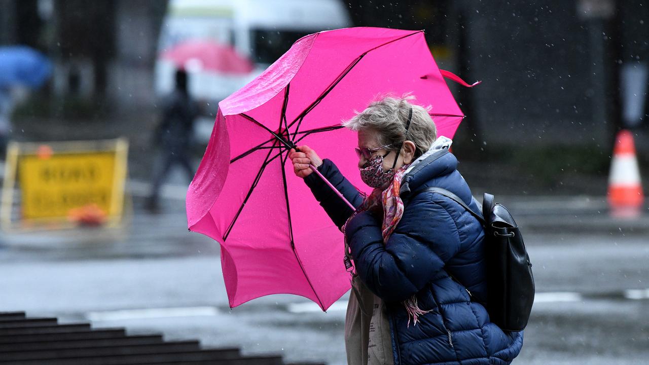 storm-hits-nsw-coast-as-ses-receives-hundreds-of-calls-for-assistance