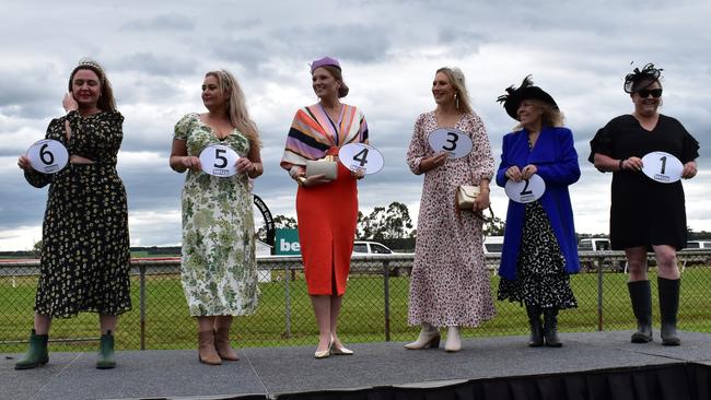 Fashions of the Field Women's Competition: Adele Hook, Bron Scott, Lauren Dempsey, Linda Stickland and Lauren Jans.