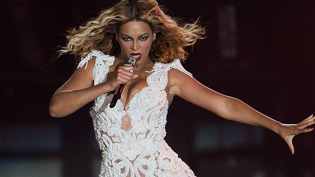 Beyonce posts artistic photo on Instagram with a ‘Miss Tasmania’, fans say it’s not a cou