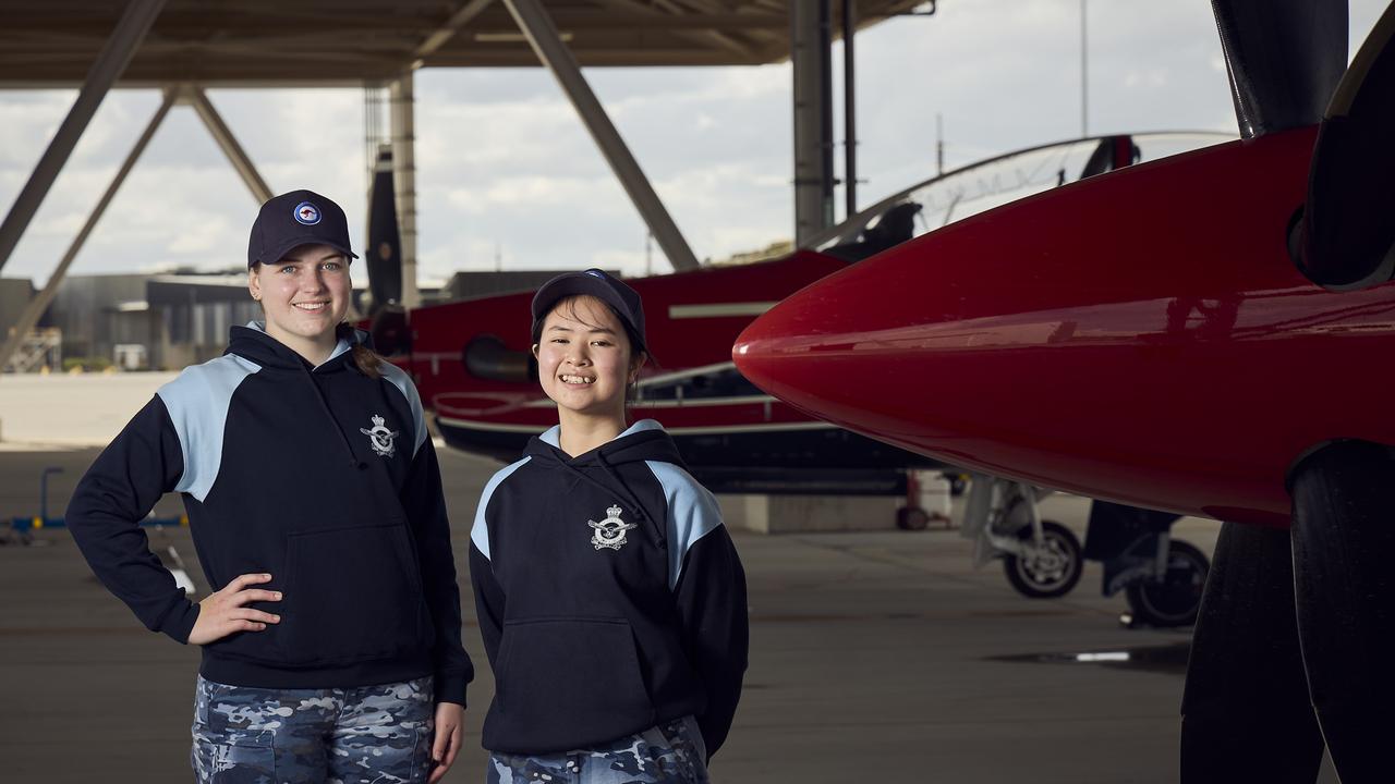 High school female students participating in Women in Aviation program ...