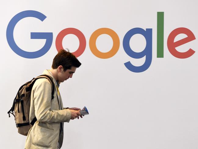 A man walks past the logo of the US multinational technology company Google during the VivaTech trade fair, on May 24, 2018 in Paris. / AFP PHOTO / ALAIN JOCARD