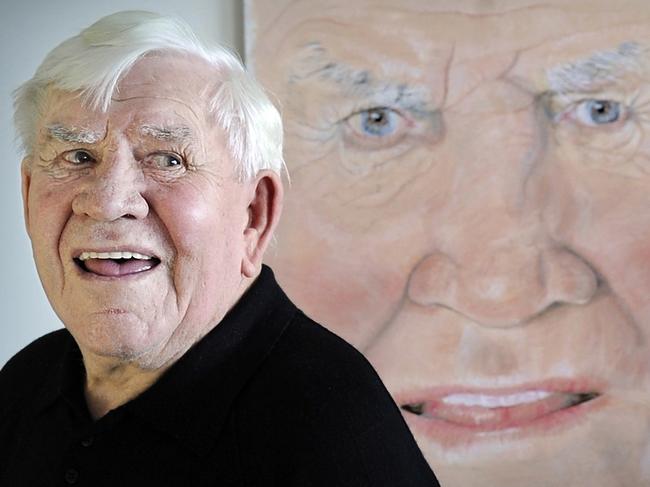 Lou Richards with his portrait that will be entered in the Archibald Prize competition. Lou was painted by artist Linda Johann.