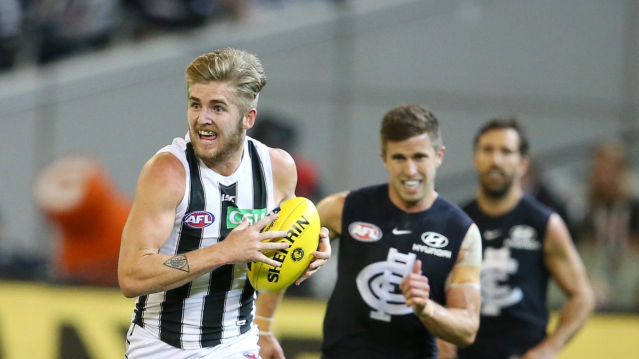 Sam Murray runs off half back with Marc Murphy chasing . Pic: Michael Klein