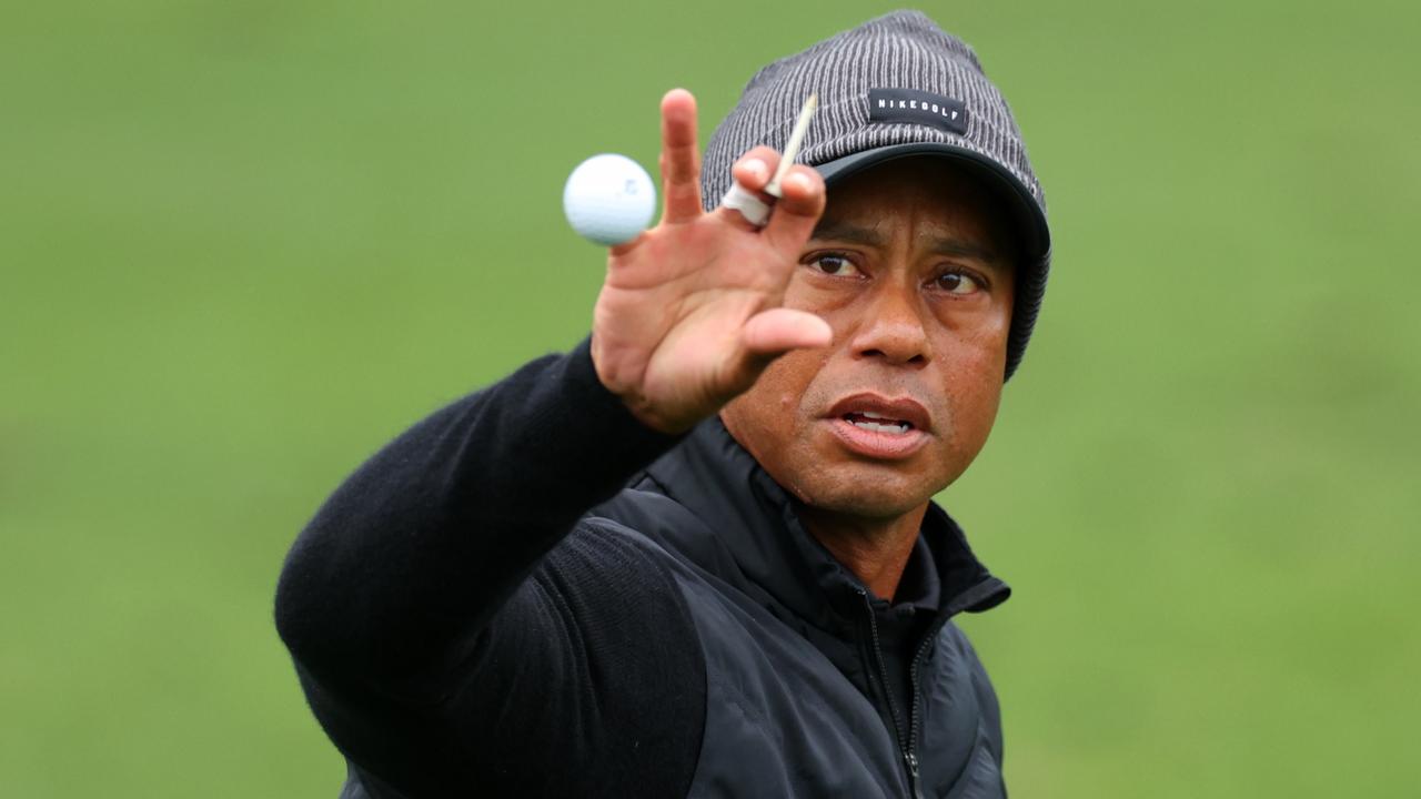 Tiger Woods dari Amerika Serikat menangkap bola di area latihan pada putaran ketiga Turnamen Masters 2023 di Klub Golf Nasional Augusta pada 08 April 2023 di Augusta, Georgia.  (Foto oleh Andrew Redington/Getty Images)
