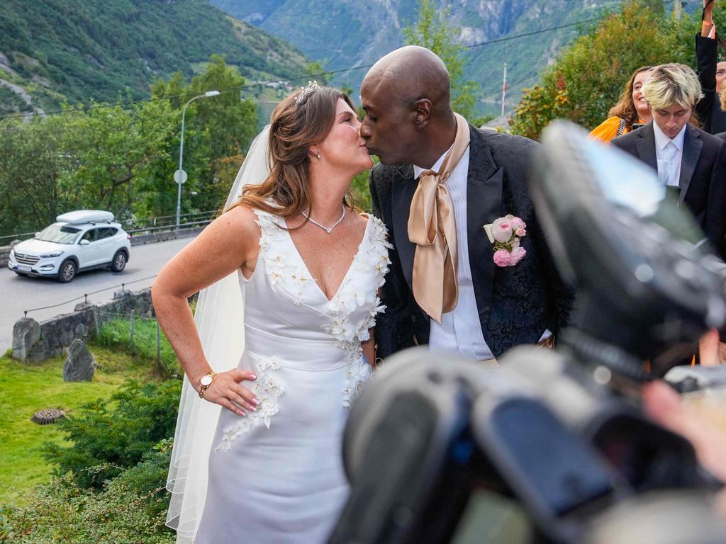 Princess Martha Louise of Norway and Durek Verrett kiss as they arrive at their wedding party. Picture: Heiko Junge / NTB / AFP