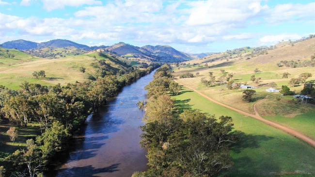 Much of Tooracoll and Woolaway share frontage with the Murrumbidgee River.