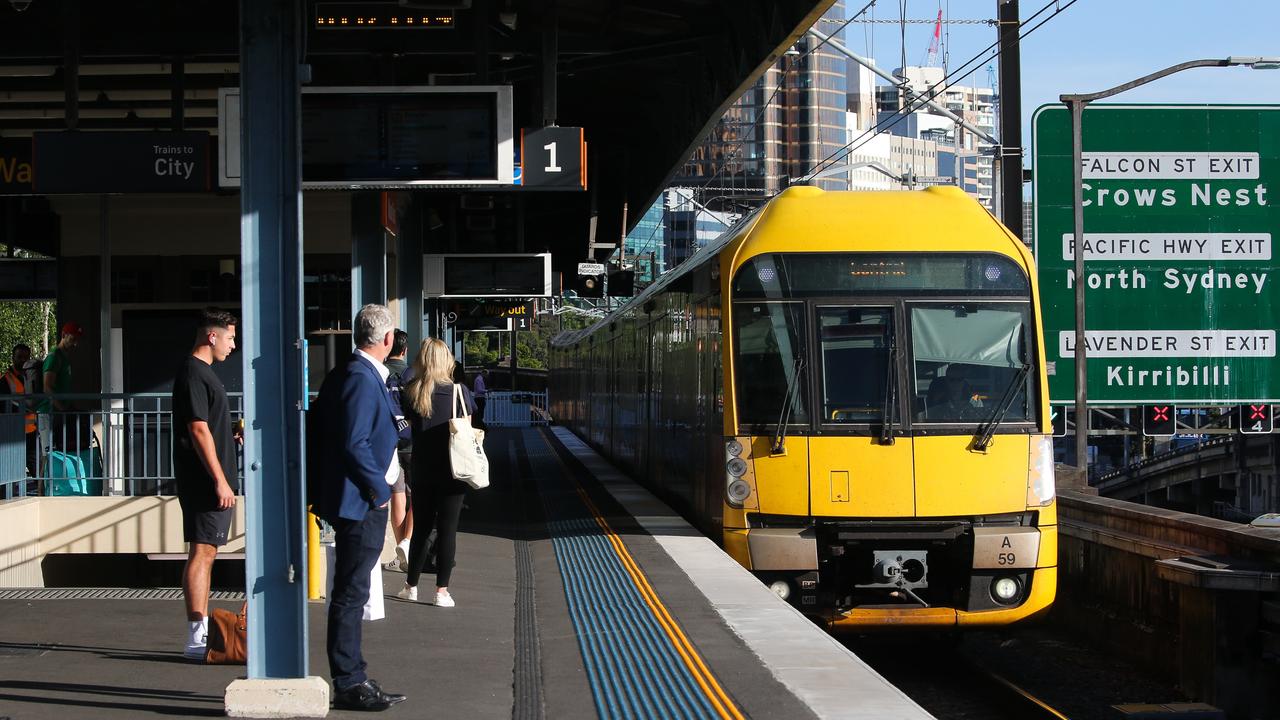 Commuters are urged to allow extra travel time. Picture: NewsWire / Gaye Gerard