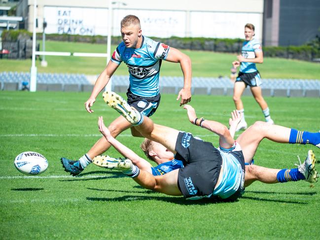 Kaden Garner chasing a loose ball. Picture Thomas Lisson