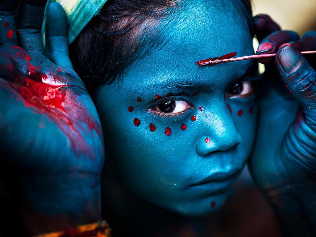 “Divine Makeover” by Mahesh Balasubramanian / National Geographic Traveler Photo Contest. Taken during “The Mayana Soora Thiruvizha” festival takes place every March in the small village of Kaveripattinam, the day after Mahashivarathiri (The great night of Shiva). The festival is devoted to Angalamman, a fierce guardian deity worshipped widely in Southern India. Location: Kaveripattinam, Tamilnadu, India. Picture: <a href="http://travel.nationalgeographic.com/travel/traveler-magazine/photo-contest/2014" target="_blank">National Geographic Photo Contest </a>