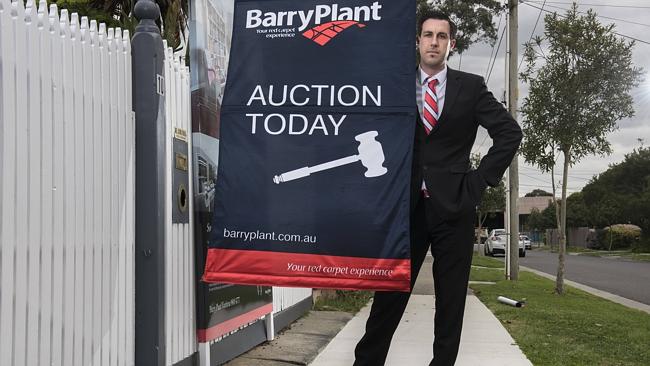Real estate agent Barry Plant Wantirna slapped with $500 fine for flying flag on 15 minutes auction |