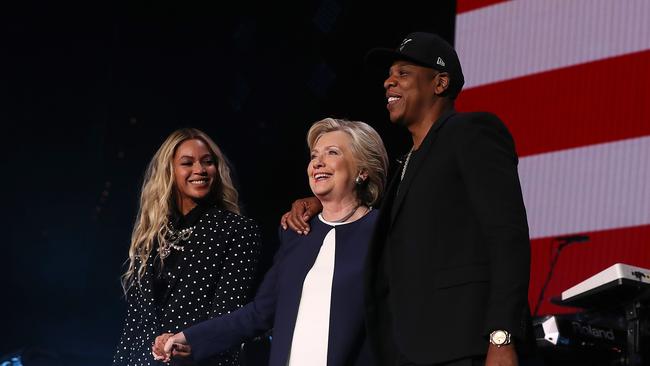 Here’s Beyonce, Clinton and Jay Z hanging out like BFFs for a Get Out The Vote concert in Ohio. (Pic: Justin Sullivan/Getty)