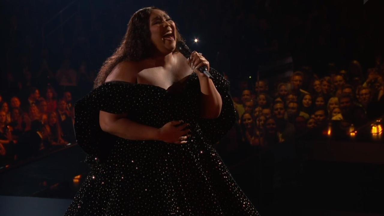 Lizzo kicks of the Grammys.