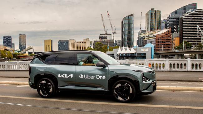 Uber has struck a partnership with Kia to offer tennis fans at the Australian Open free rides in an EV.