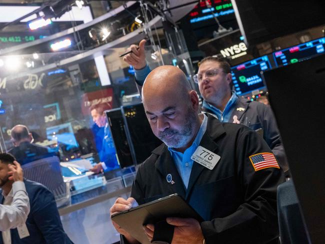 NEW YORK, NEW YORK - DECEMBER 18: Traders work on the New York Stock Exchange (NYSE) floor on December 18, 2024 in New York City. The Dow was up almost 200 points in morning trading before the Federal Reserve holds its meeting today on interest rates.   Spencer Platt/Getty Images/AFP (Photo by SPENCER PLATT / GETTY IMAGES NORTH AMERICA / Getty Images via AFP)