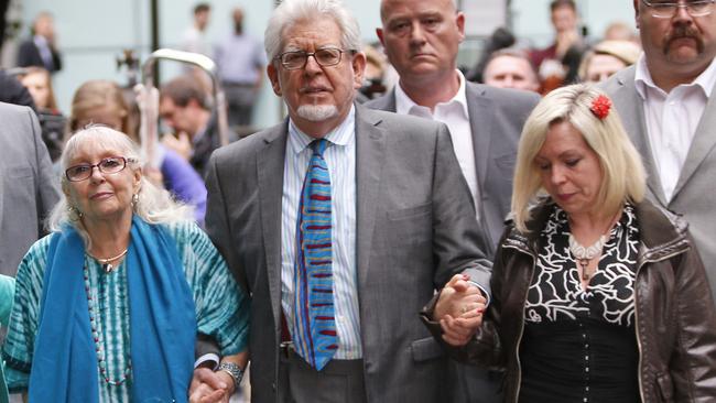 Rolf Harris awaits sentence in court, after New Zealand MP and ...