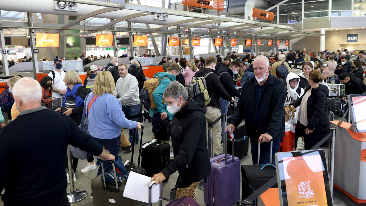 Lotnisko w Sydney: Chaos, gdy pasażerowie narzekają na problemy techniczne w Qantas