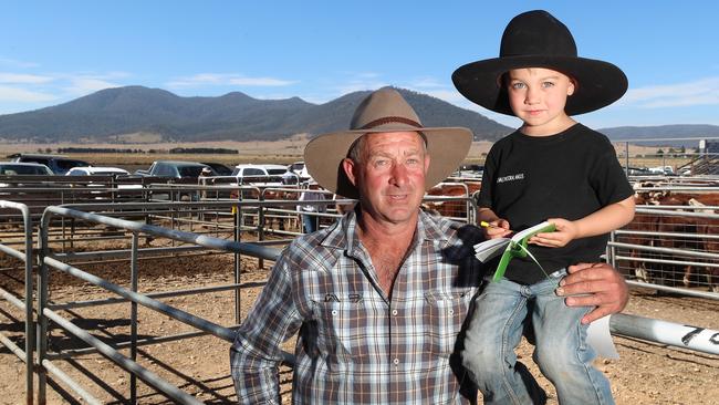 Geoff Rendell from Swifts Creek his grandson Xavier Connley at the Benambra sale.