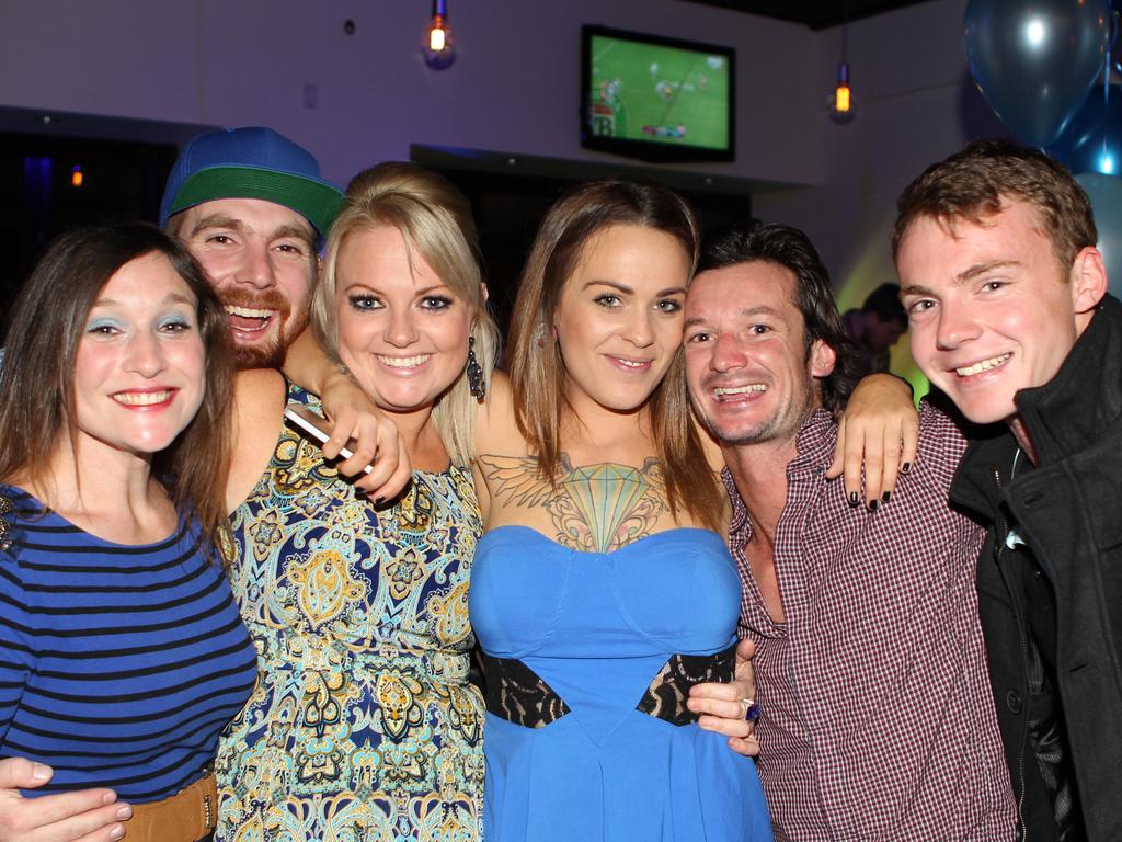 Nitelife- Out and About: (From left) Linda Capewell, Robbie Glover, Laura Davis, Tenille Townsing, Greg Wilson and Ben Blades at the Gladstone Hotel. Photo Allan Scurr / The Chronicle