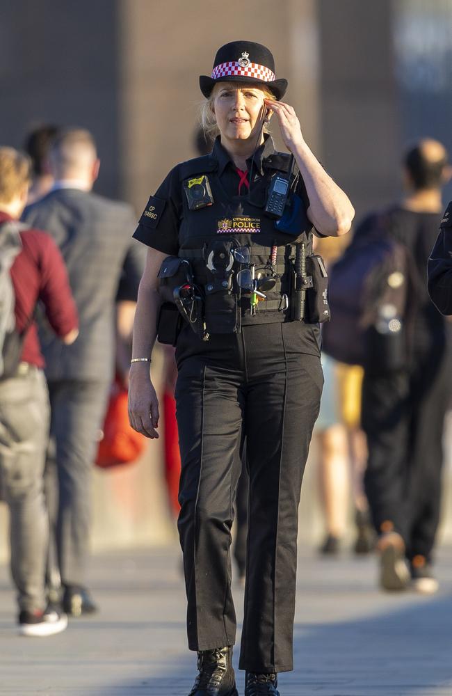 Rod Stewarts Wife Penny Lancaster Is Now A London Police Officer 